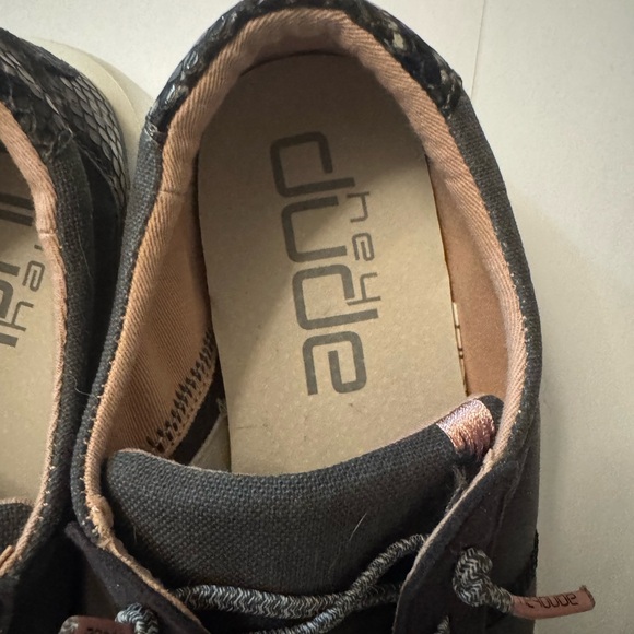 Hey Dude Womens Sneakers sz 8 - Picture 3 of 5